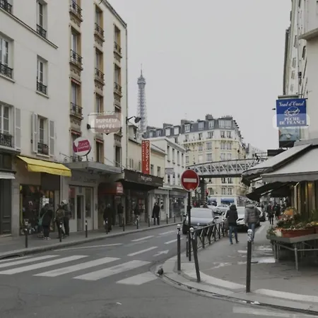 Eiffel Tower アパート